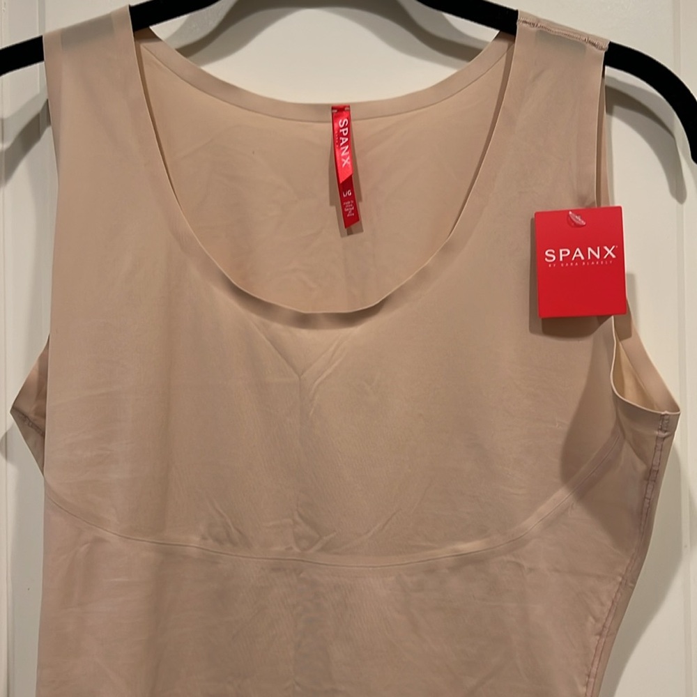 NWT Spanx Smoothing Tank - Picture 3 of 4